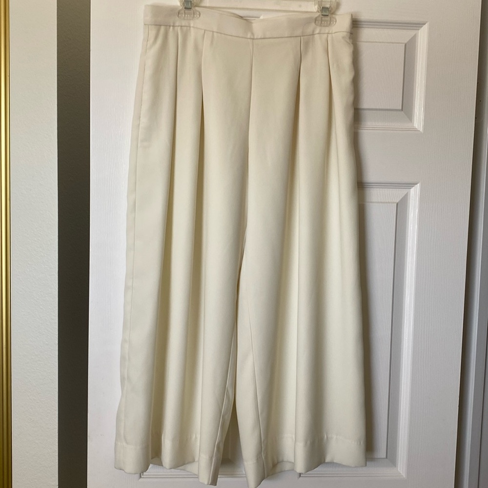 Tory Burch off white size M .